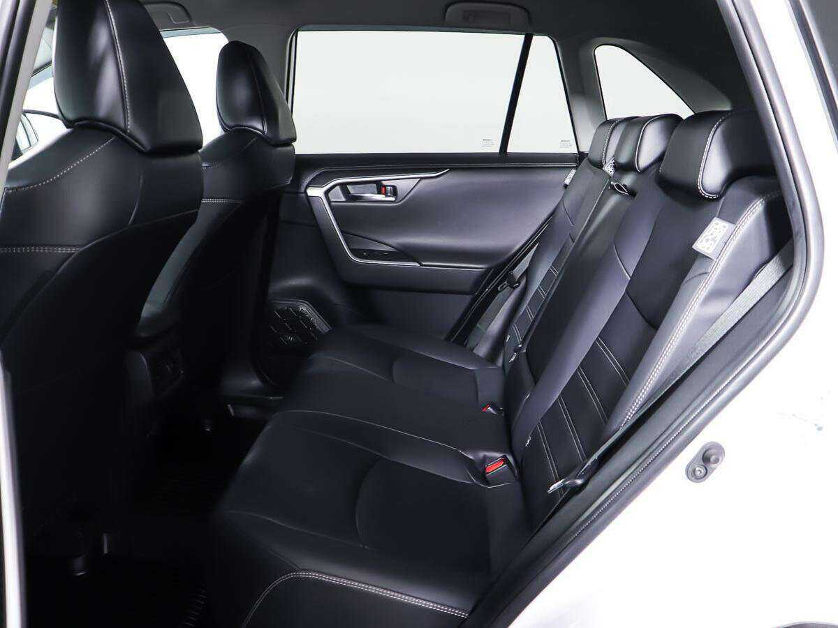 Toyota RAV4 2021 года с пробегом. Фото: #9