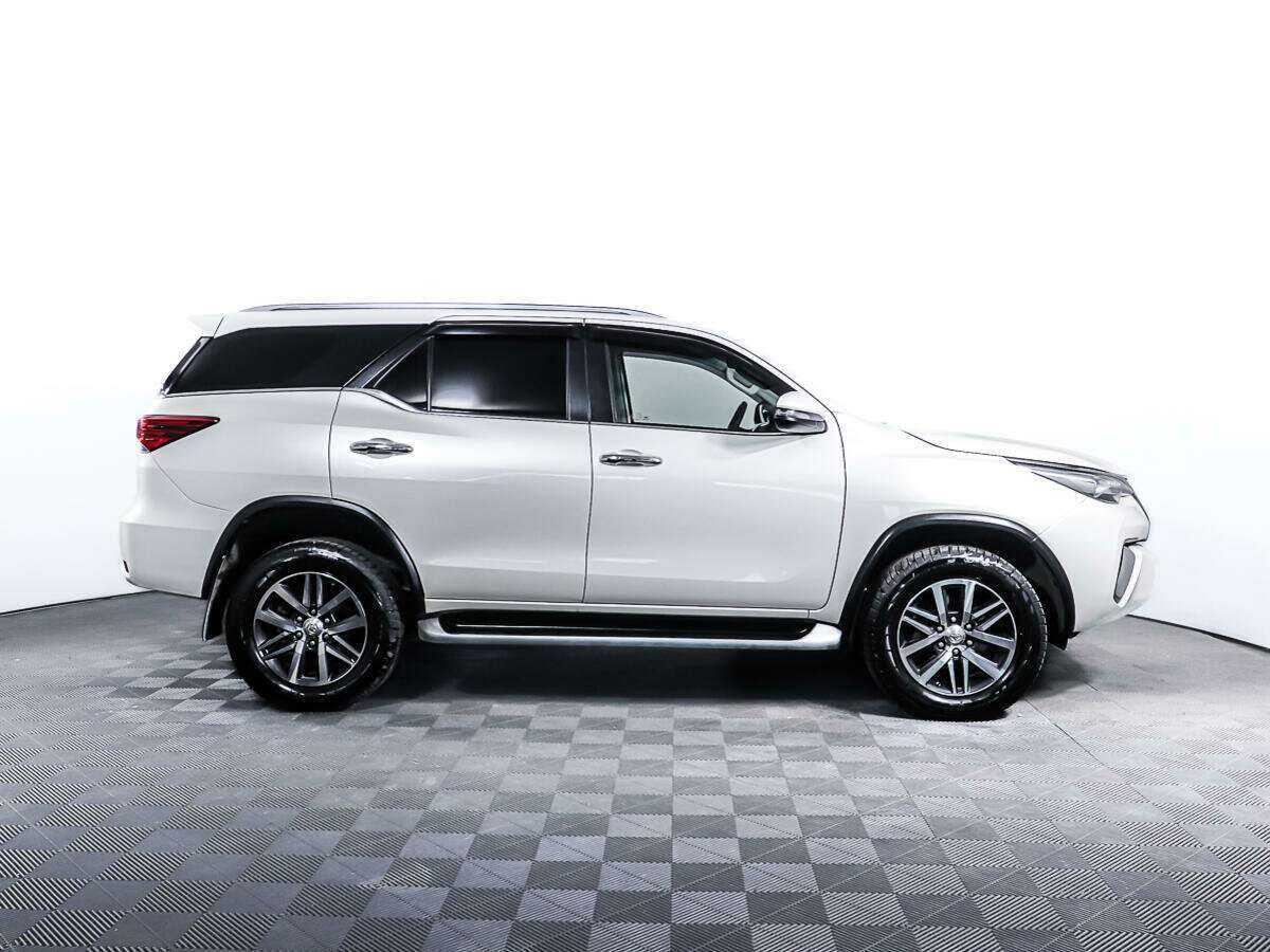 Toyota Fortuner 2017 года с пробегом. Фото: #3