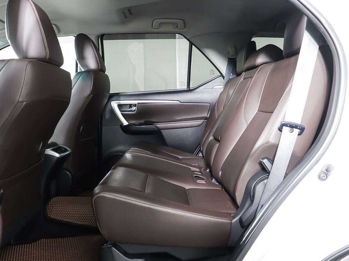 Toyota Fortuner 2017 года с пробегом. Фото: #9