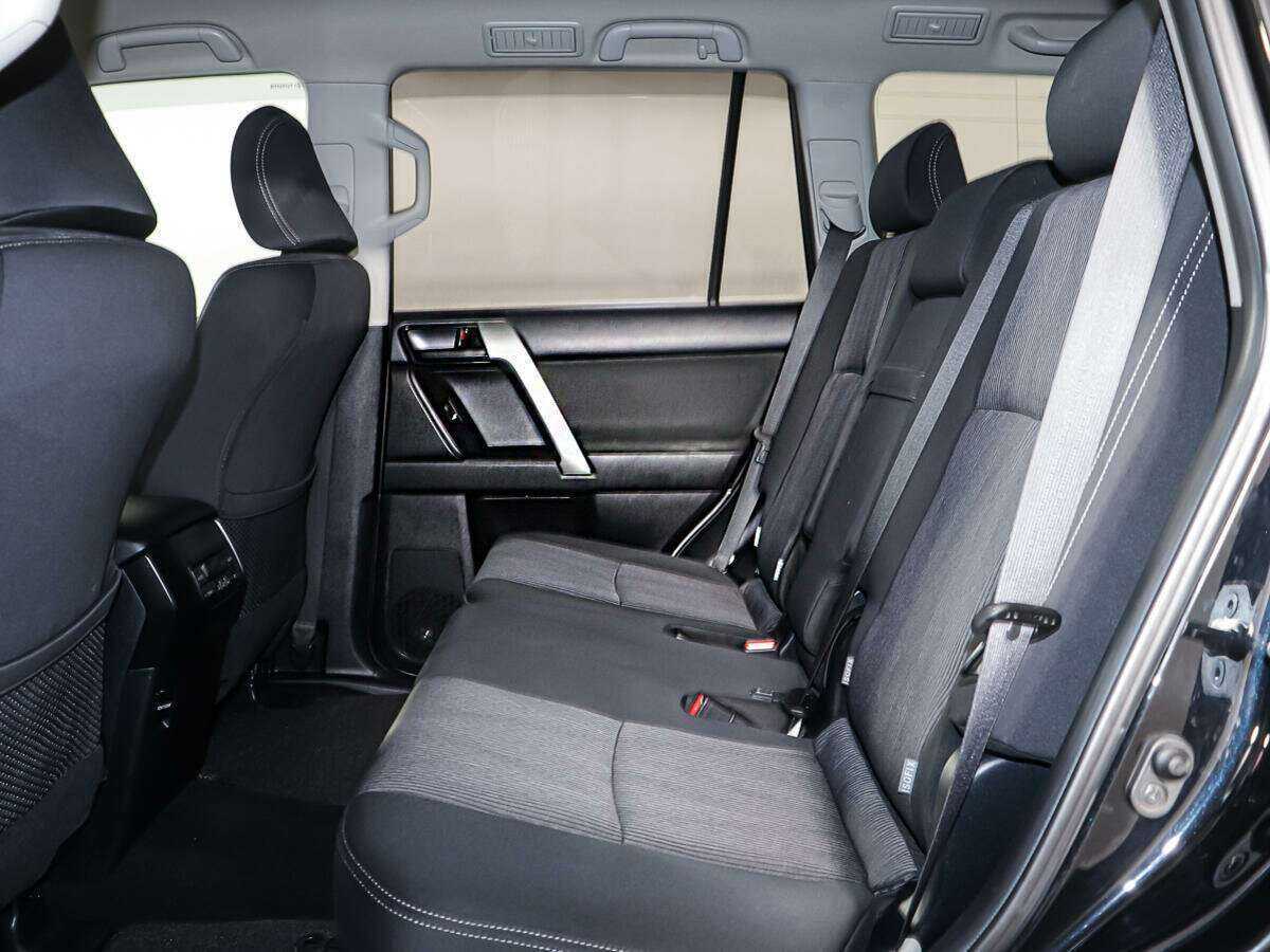 Toyota Land Cruiser Prado 2017 года с пробегом. Фото: #9