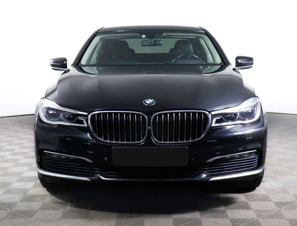 BMW 7 серии 2016 года с пробегом. Фото: #1