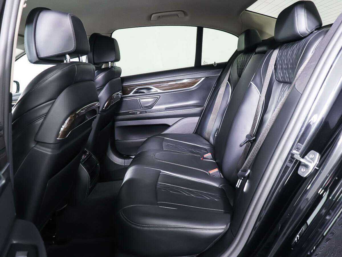 BMW 7 серии 2016 года с пробегом. Фото: #9