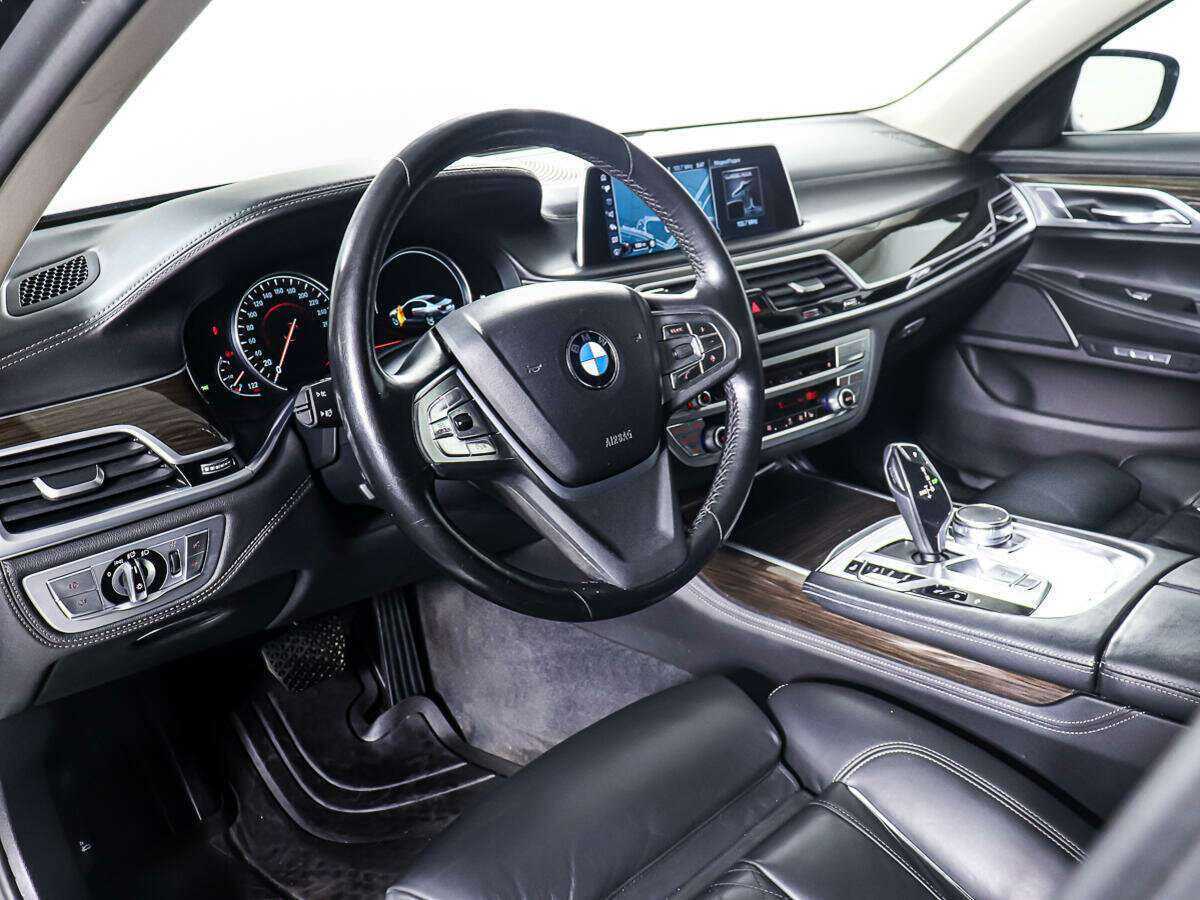 BMW 7 серии 2016 года с пробегом. Фото: #12