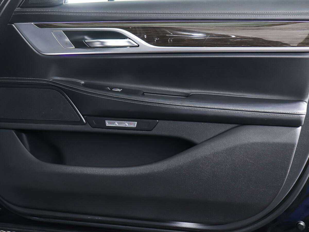 BMW 7 серии 2016 года с пробегом. Фото: #15