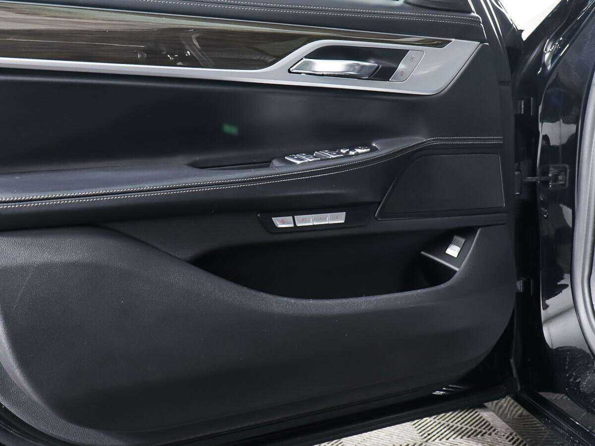 BMW 7 серии 2016 года с пробегом. Фото: #17