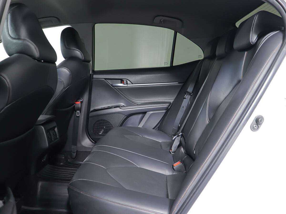 Toyota Camry 2018 года с пробегом. Фото: #9