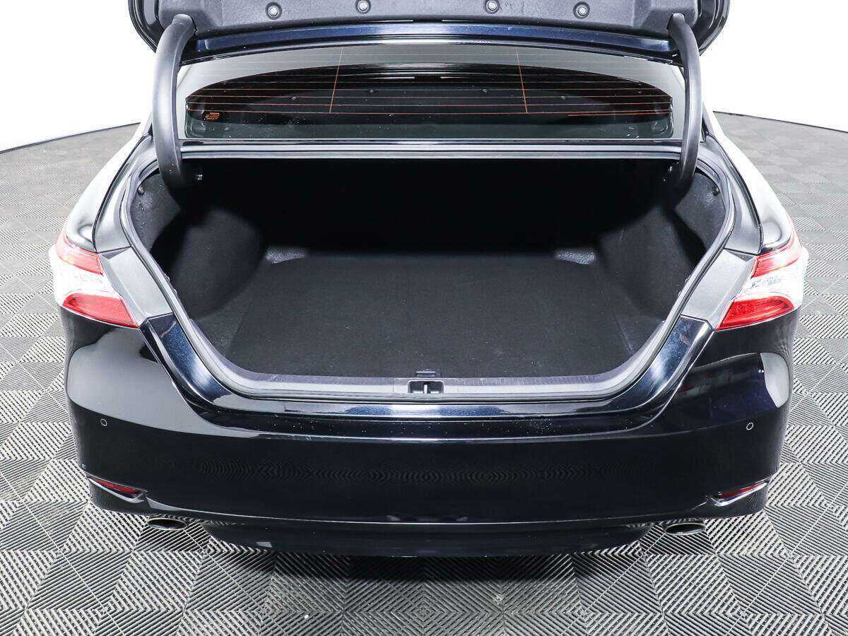 Toyota Camry 2018 года с пробегом. Фото: #8