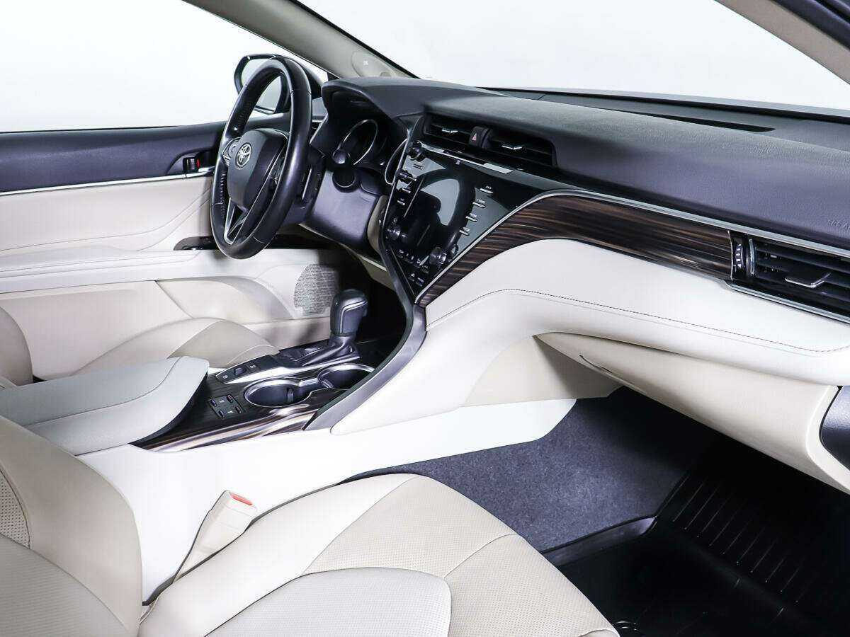Toyota Camry 2018 года с пробегом. Фото: #9