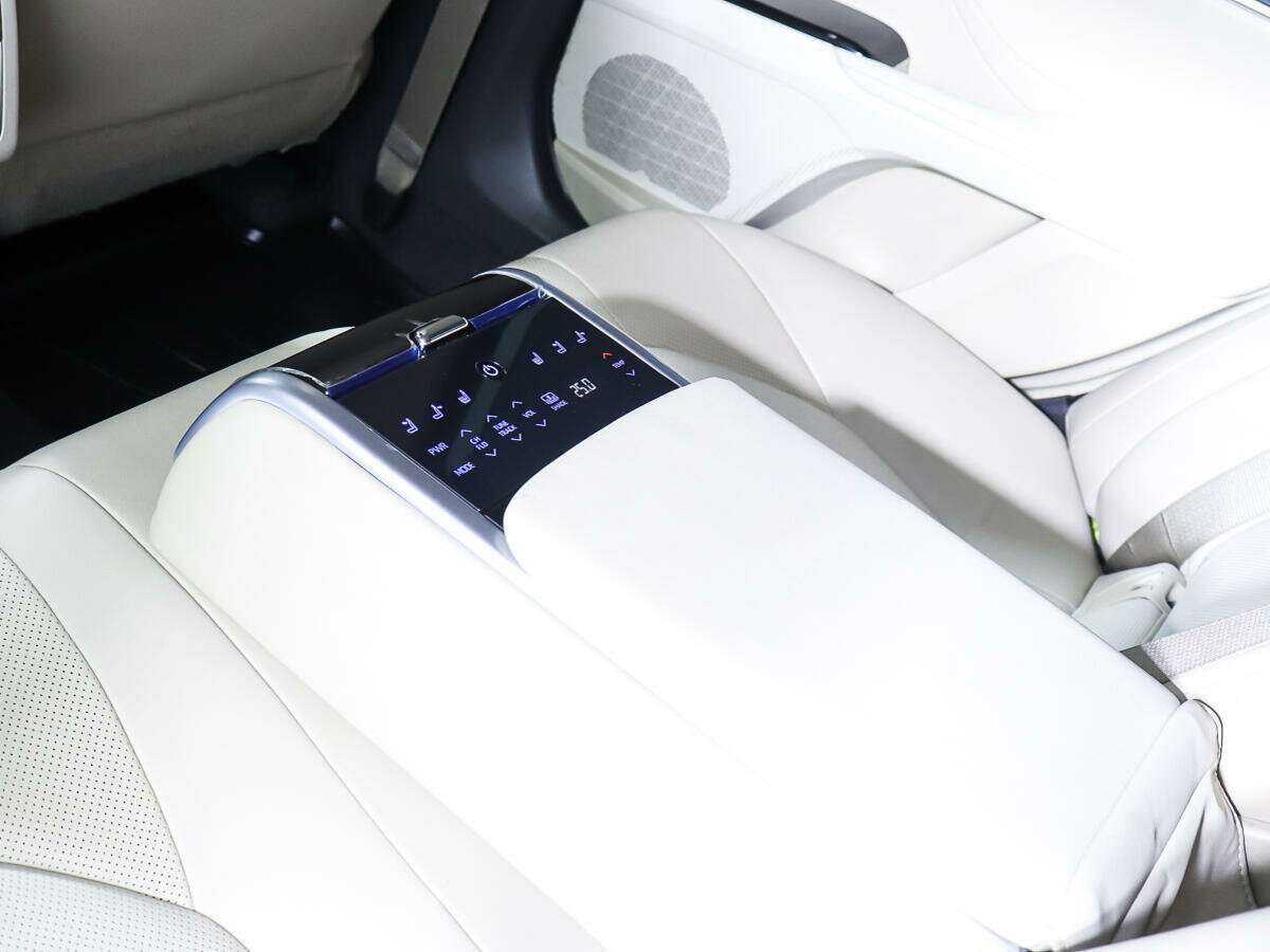 Toyota Camry 2018 года с пробегом. Фото: #12