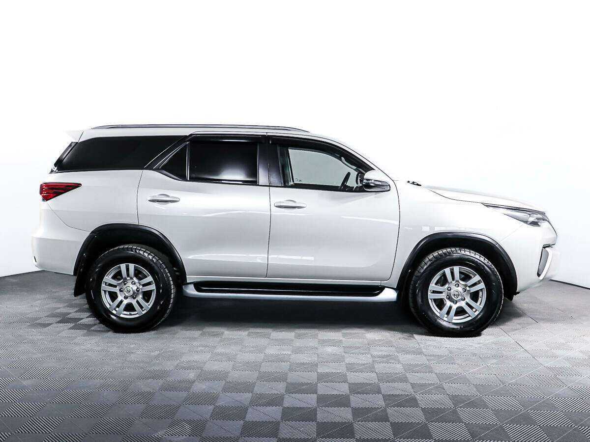 Toyota Fortuner 2017 года с пробегом. Фото: #2