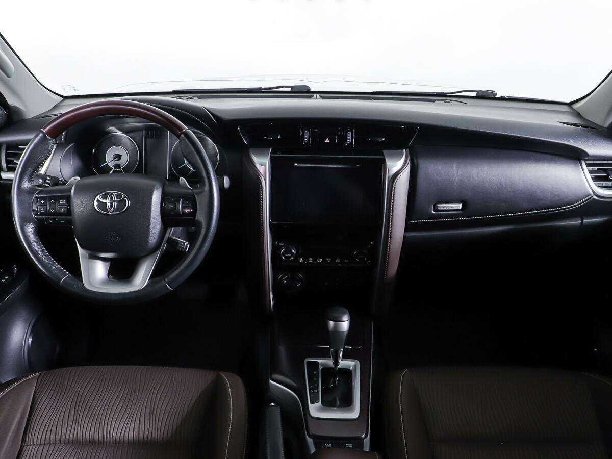 Toyota Fortuner 2017 года с пробегом. Фото: #9