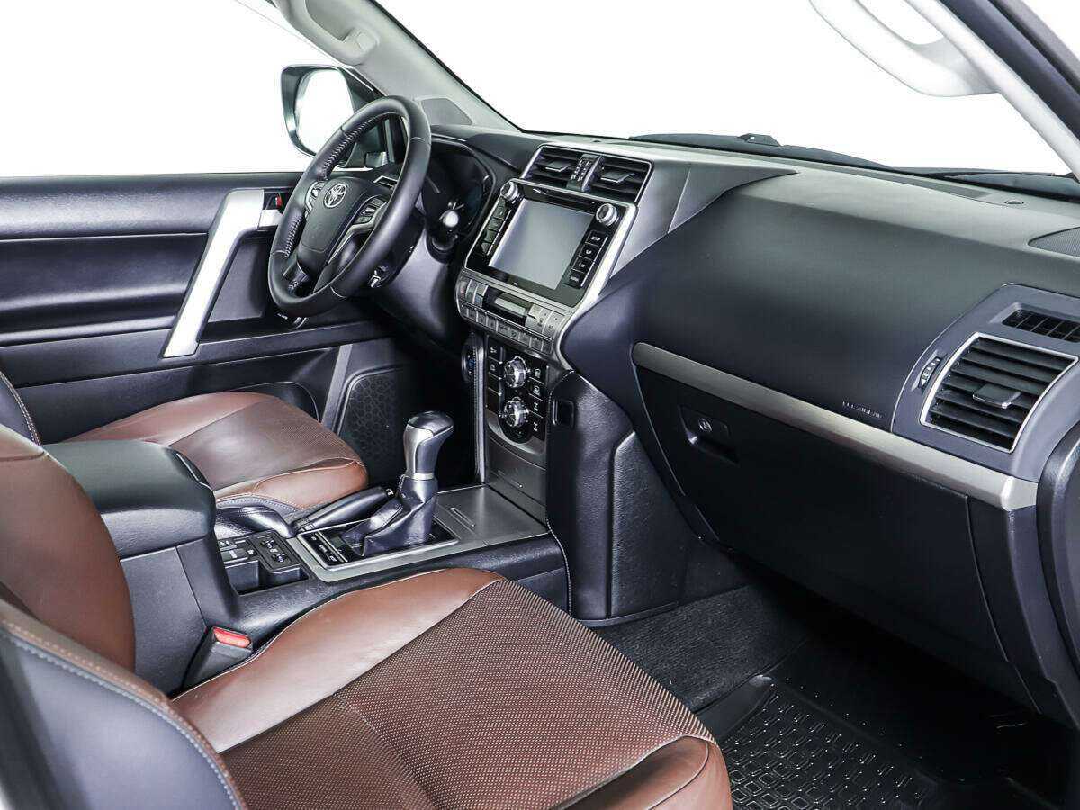 Toyota Land Cruiser Prado 2017 года с пробегом. Фото: #7