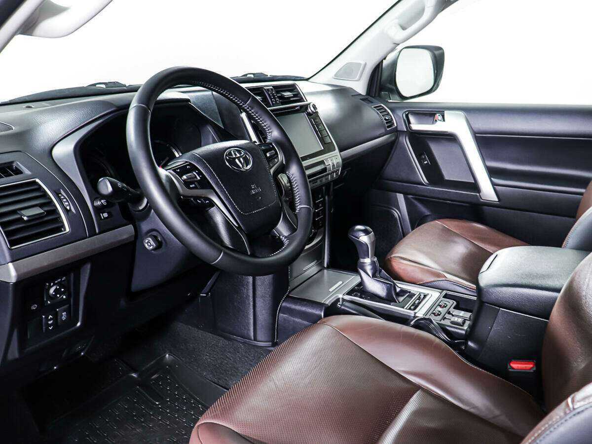Toyota Land Cruiser Prado 2017 года с пробегом. Фото: #10
