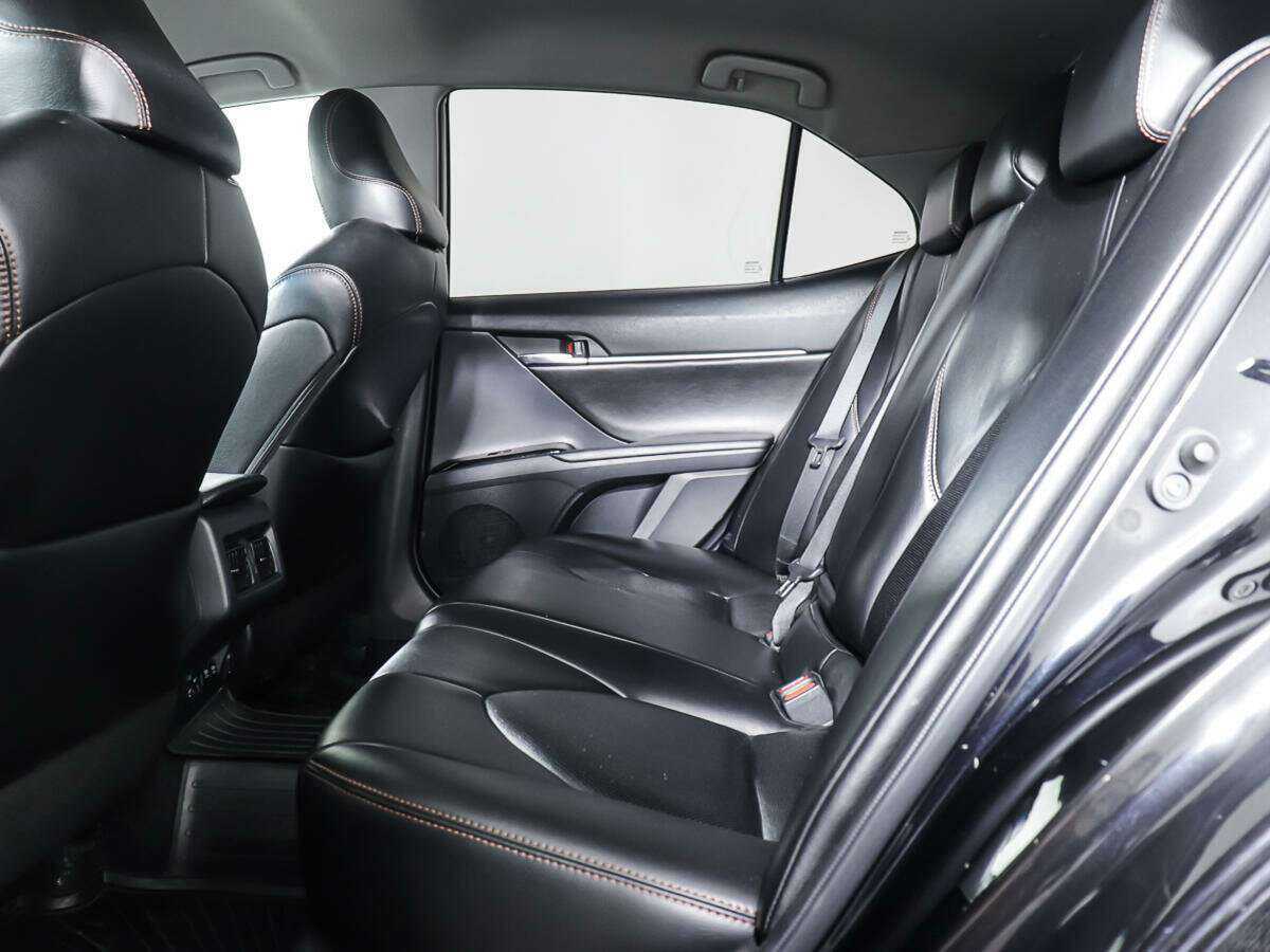 Toyota Camry 2018 года с пробегом. Фото: #9