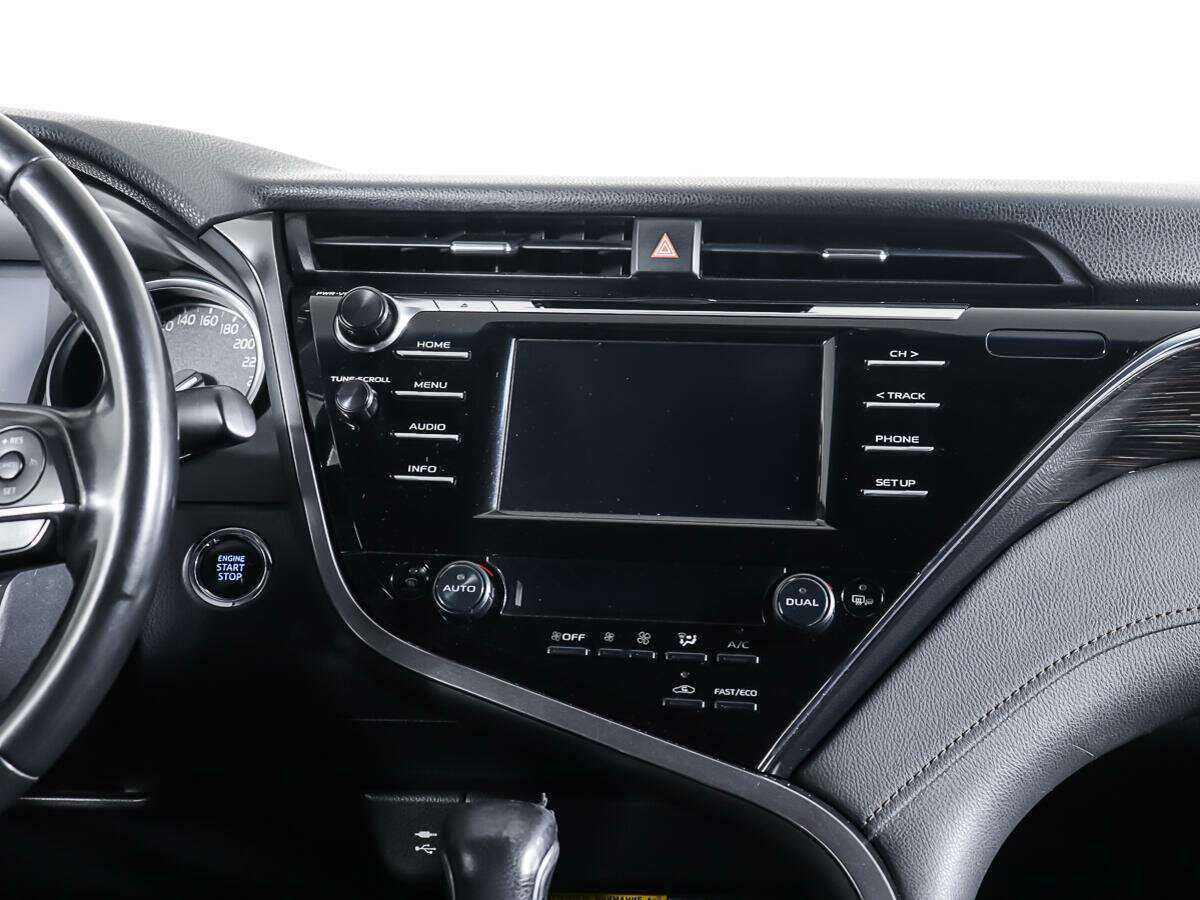 Toyota Camry 2018 года с пробегом. Фото: #11