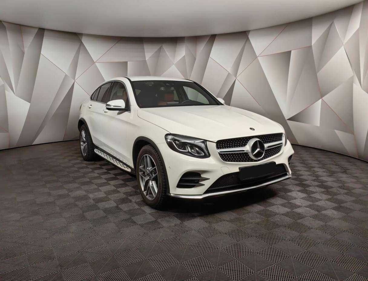 Mercedes-Benz GLC Coupe 2017 года с пробегом. Фото: #2