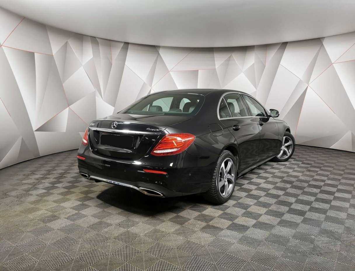 Mercedes-Benz E-Класс 2019 года с пробегом. Фото: #1