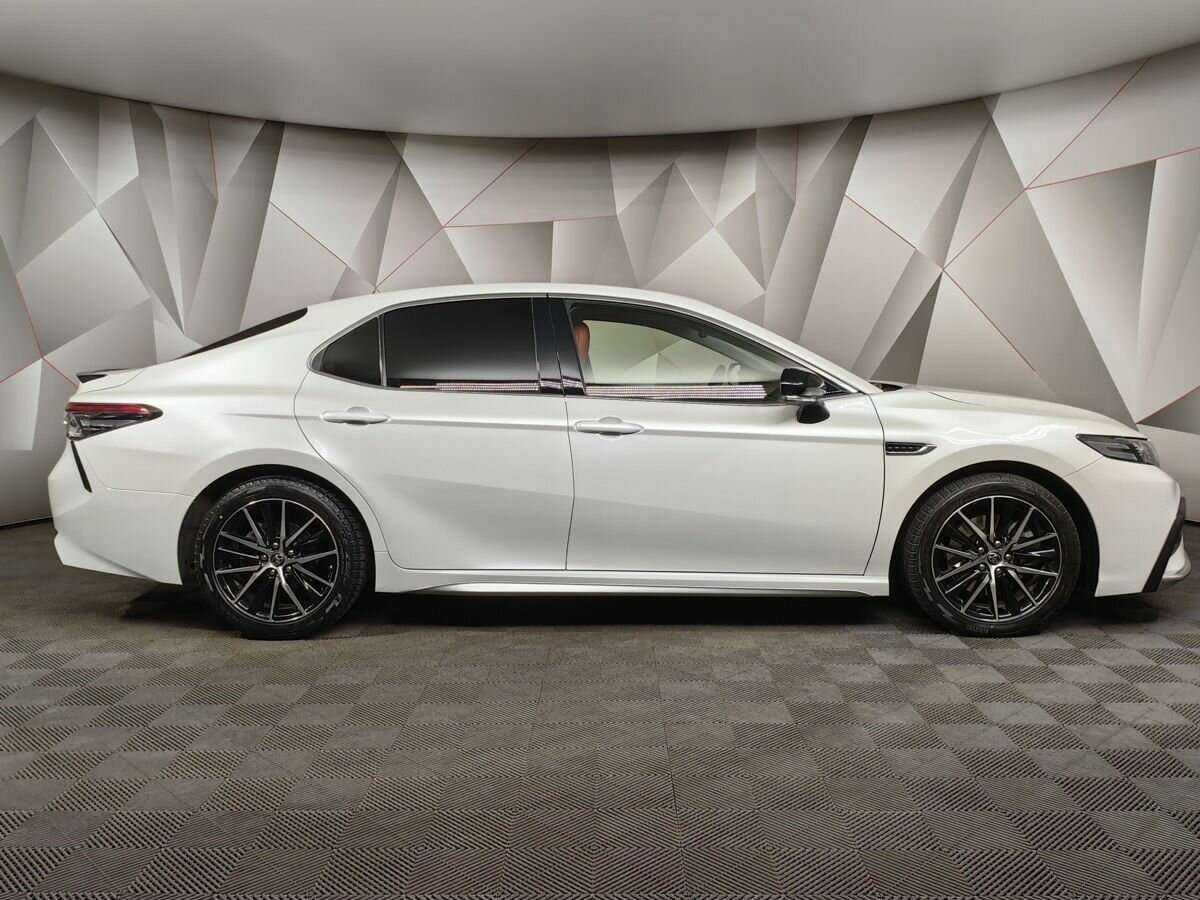 Toyota Camry 2022 года с пробегом. Фото: #5