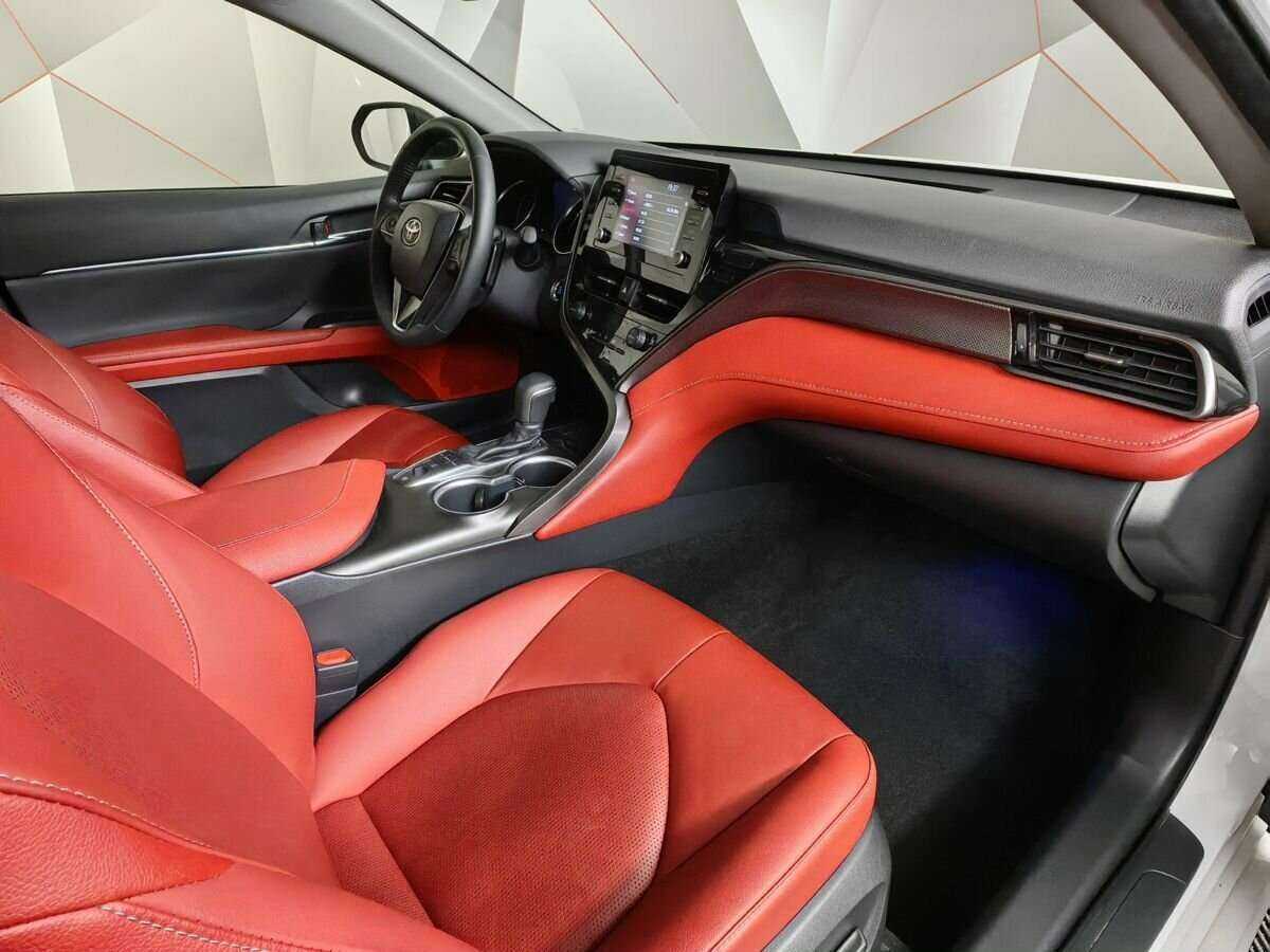 Toyota Camry 2022 года с пробегом. Фото: #8