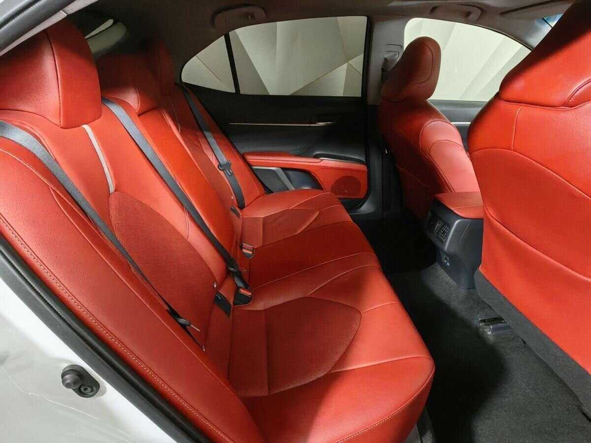 Toyota Camry 2022 года с пробегом. Фото: #11