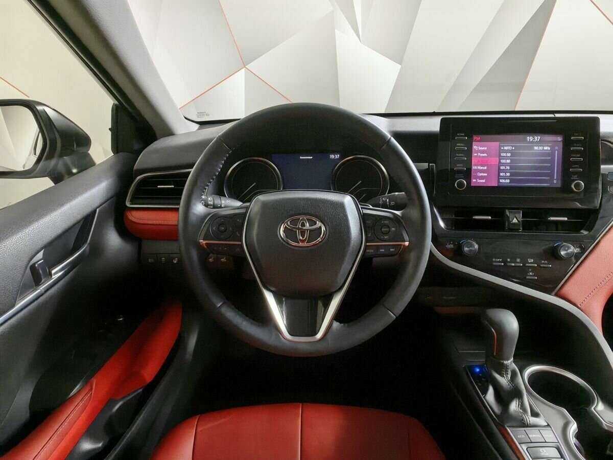 Toyota Camry 2022 года с пробегом. Фото: #14