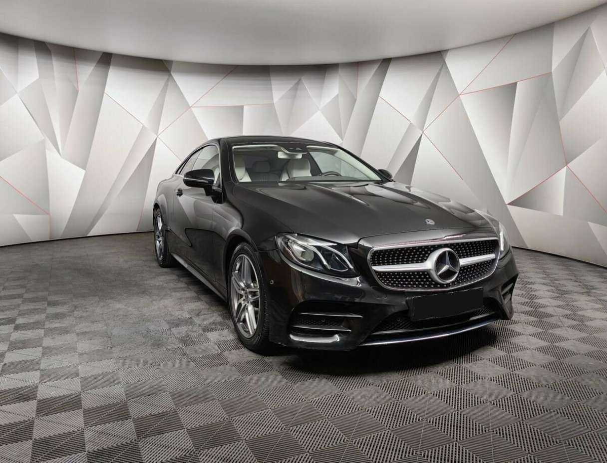 Mercedes-Benz E-Класс 2018 года с пробегом. Фото: #1