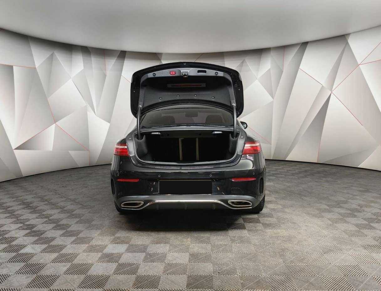 Mercedes-Benz E-Класс 2018 года с пробегом. Фото: #19
