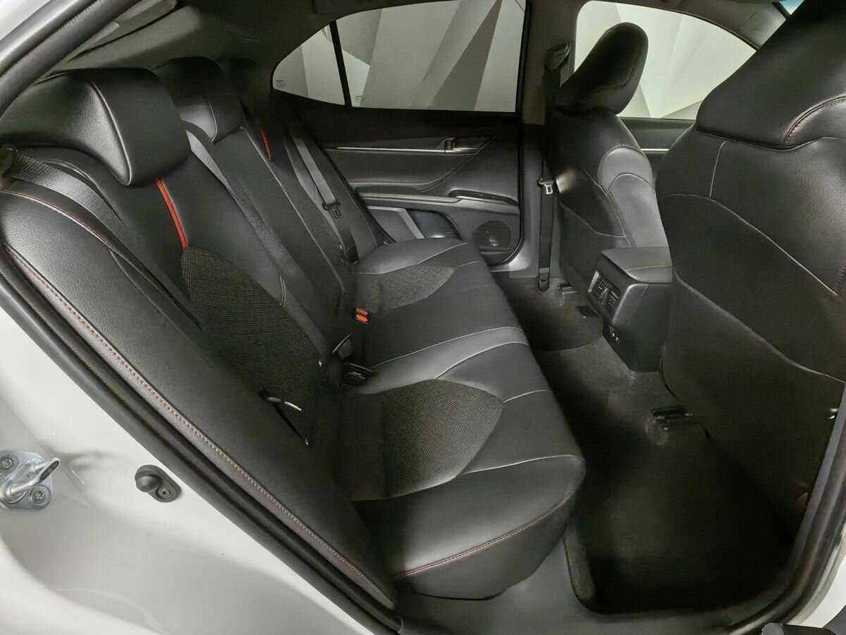 Toyota Camry 2021 года с пробегом. Фото: #11