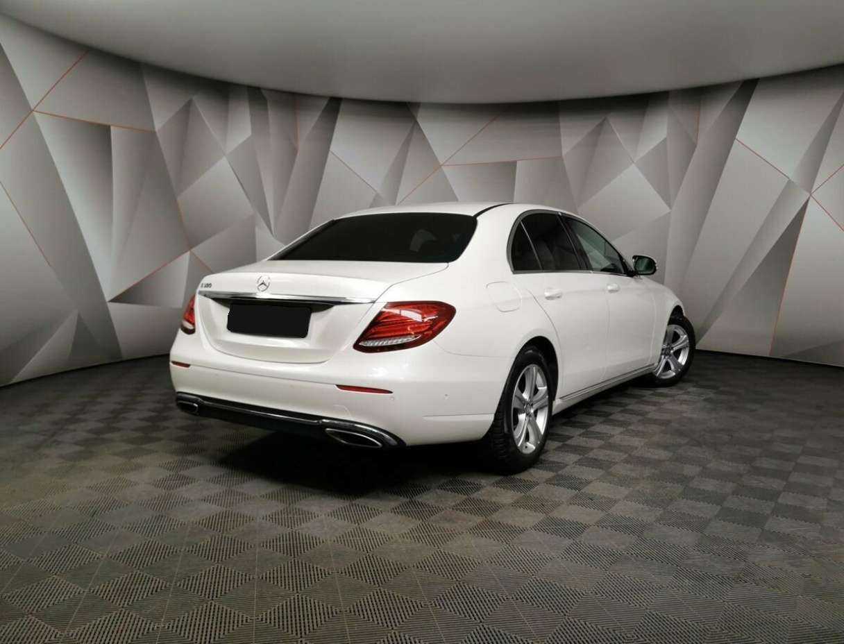 Mercedes-Benz E-Класс 2017 года с пробегом. Фото: #1