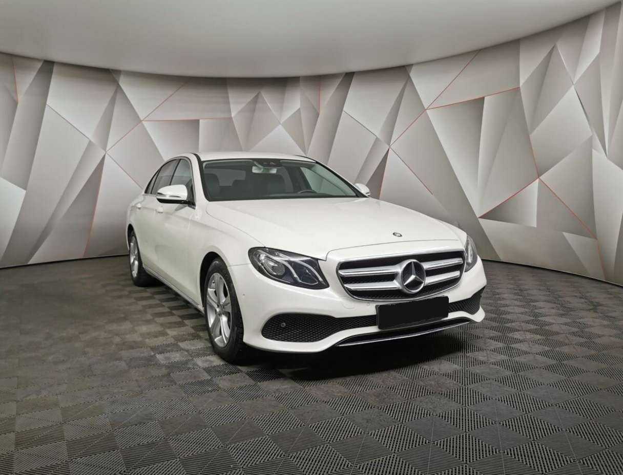 Mercedes-Benz E-Класс 2017 года с пробегом. Фото: #2