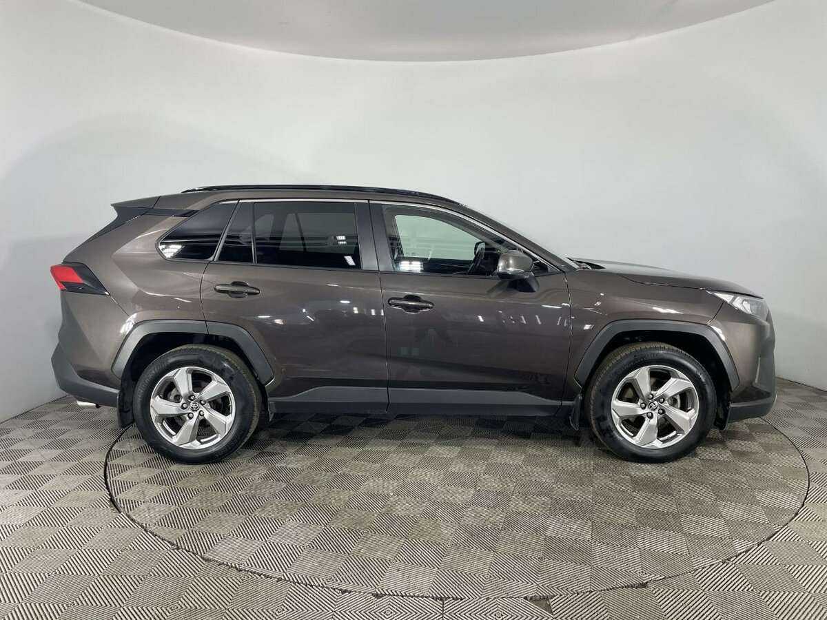 Toyota RAV4 2019 года с пробегом. Фото: #2