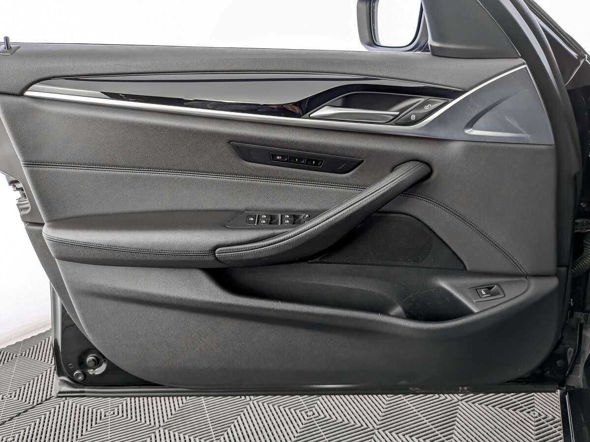 BMW 5 серии 2018 года с пробегом. Фото: #12