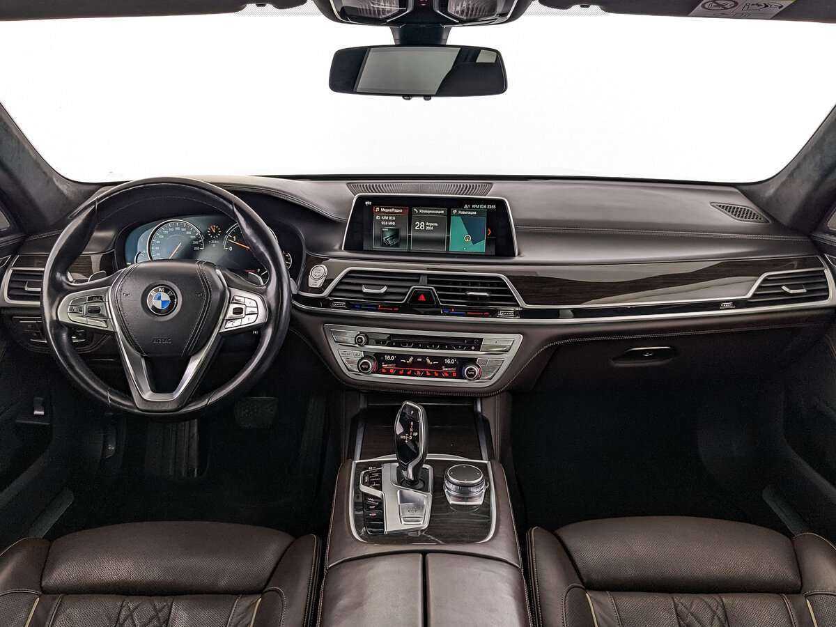BMW 7 серии 2017 года с пробегом. Фото: #9