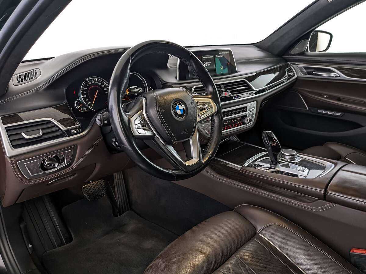 BMW 7 серии 2017 года с пробегом. Фото: #10