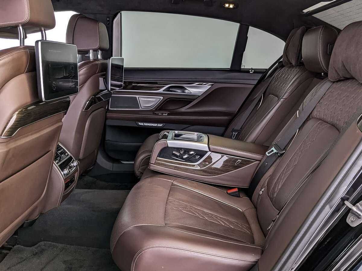 BMW 7 серии 2017 года с пробегом. Фото: #12