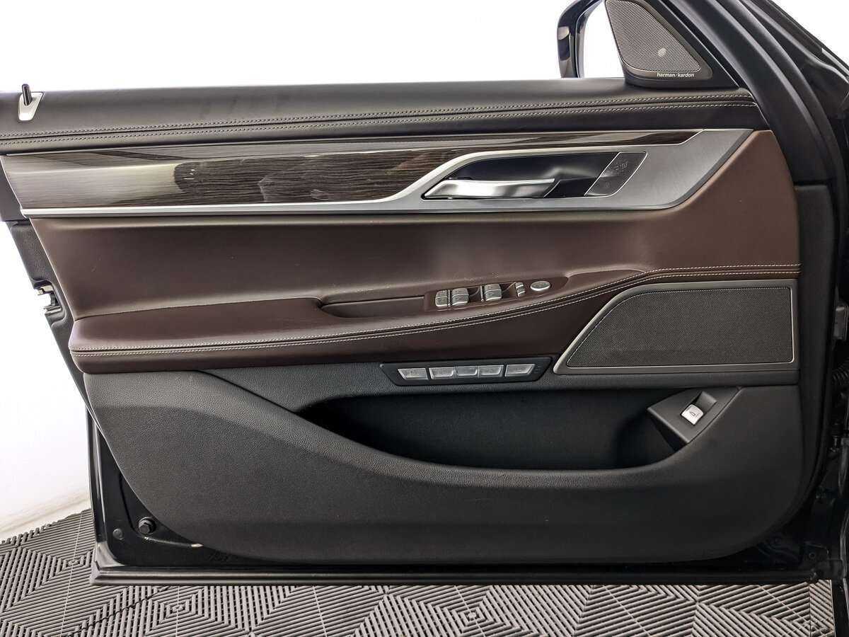 BMW 7 серии 2017 года с пробегом. Фото: #13