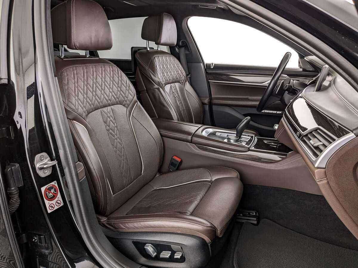 BMW 7 серии 2017 года с пробегом. Фото: #18