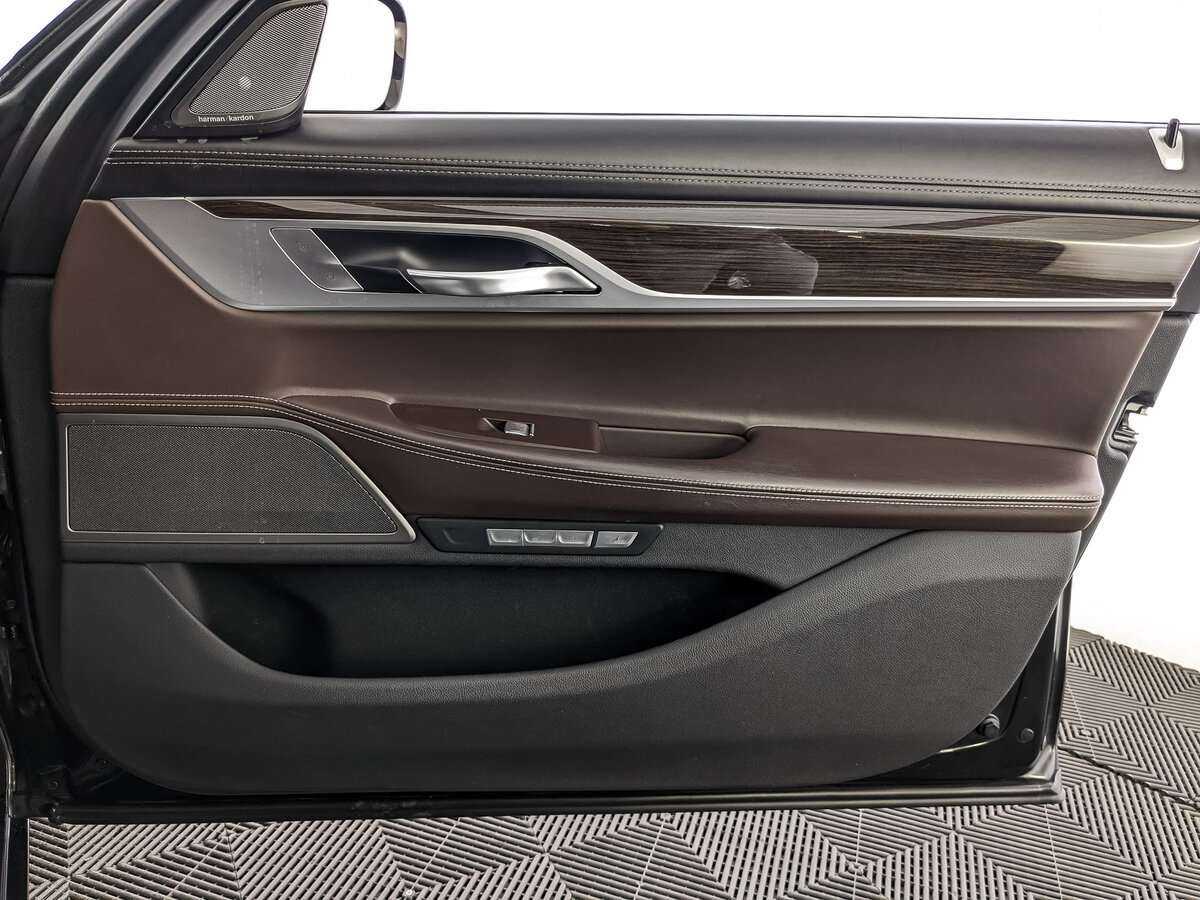 BMW 7 серии 2017 года с пробегом. Фото: #19