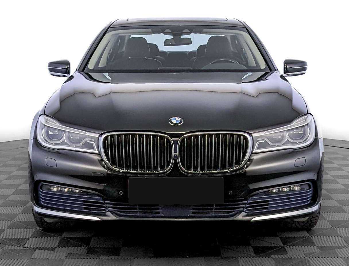 BMW 7 серии 2016 года с пробегом. Фото: #1