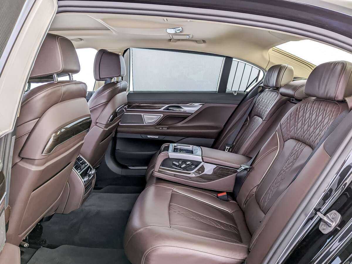 BMW 7 серии 2016 года с пробегом. Фото: #8