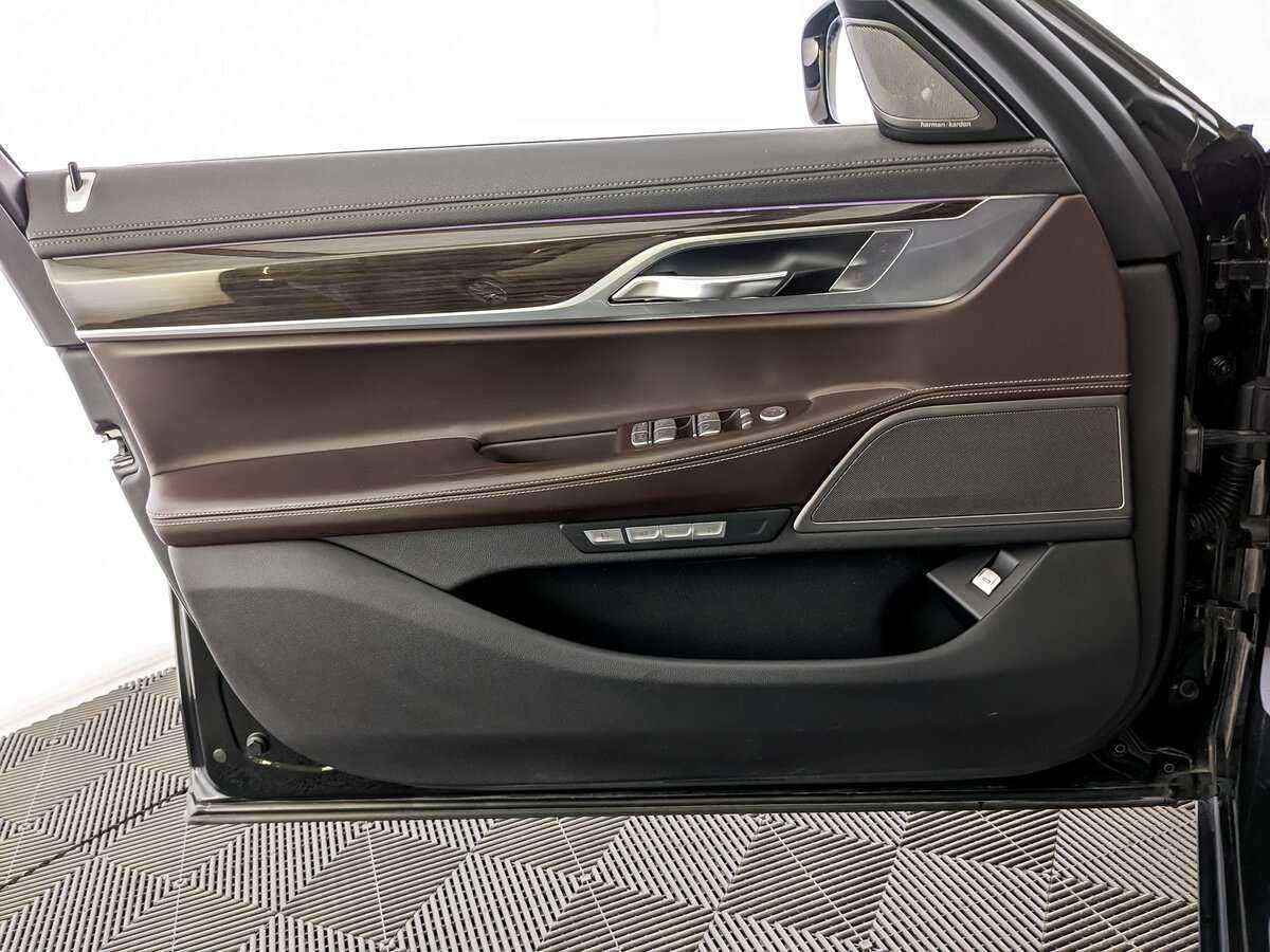 BMW 7 серии 2016 года с пробегом. Фото: #11
