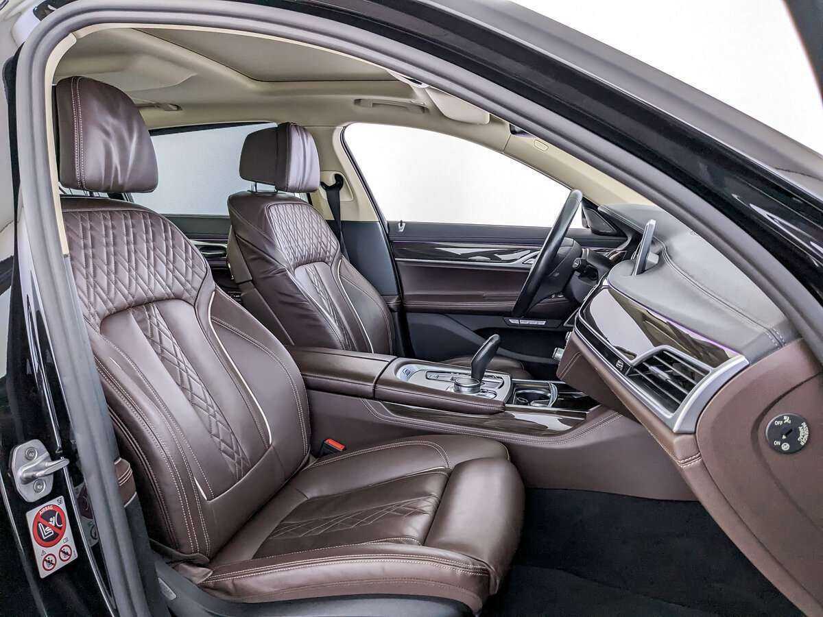 BMW 7 серии 2016 года с пробегом. Фото: #17