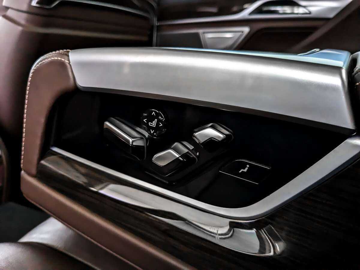 BMW 7 серии 2016 года с пробегом. Фото: #21