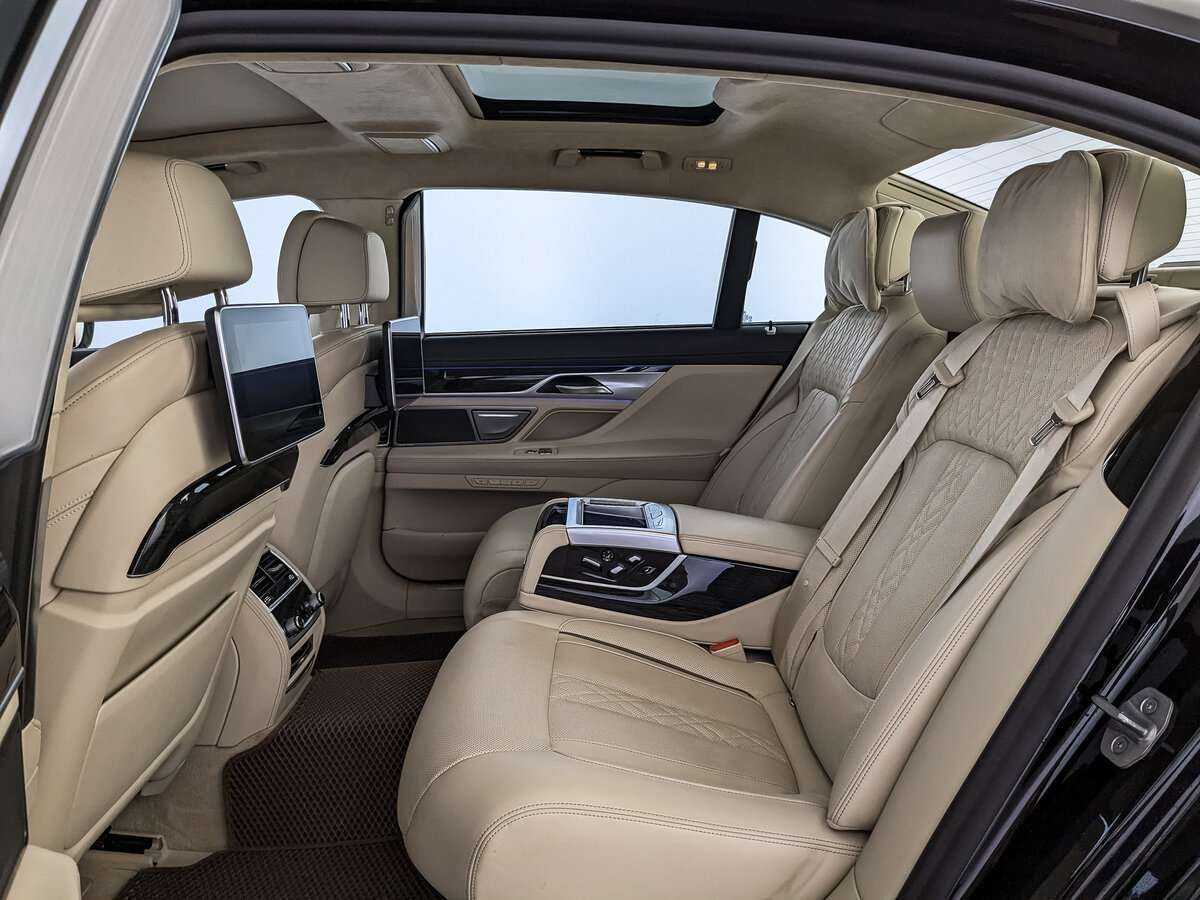 BMW 7 серии 2021 года с пробегом. Фото: #11