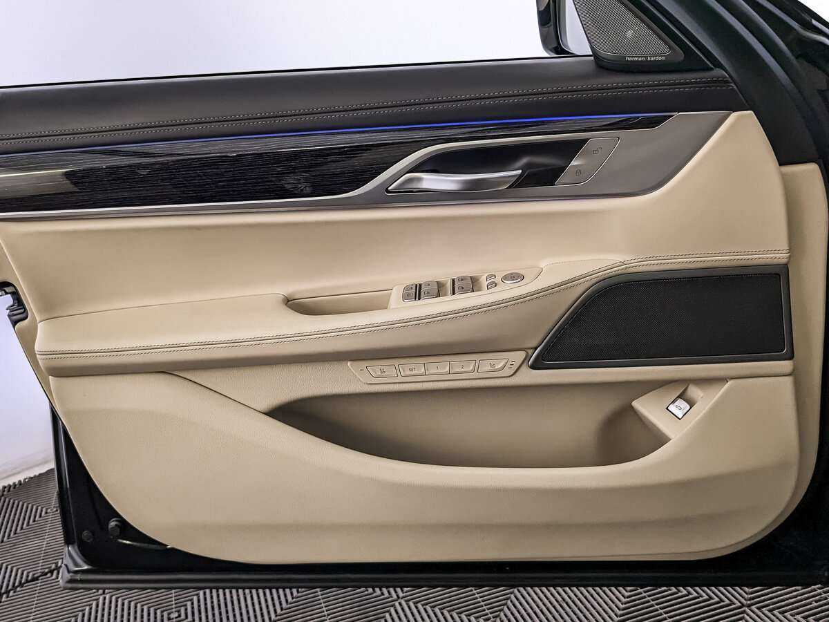 BMW 7 серии 2021 года с пробегом. Фото: #12