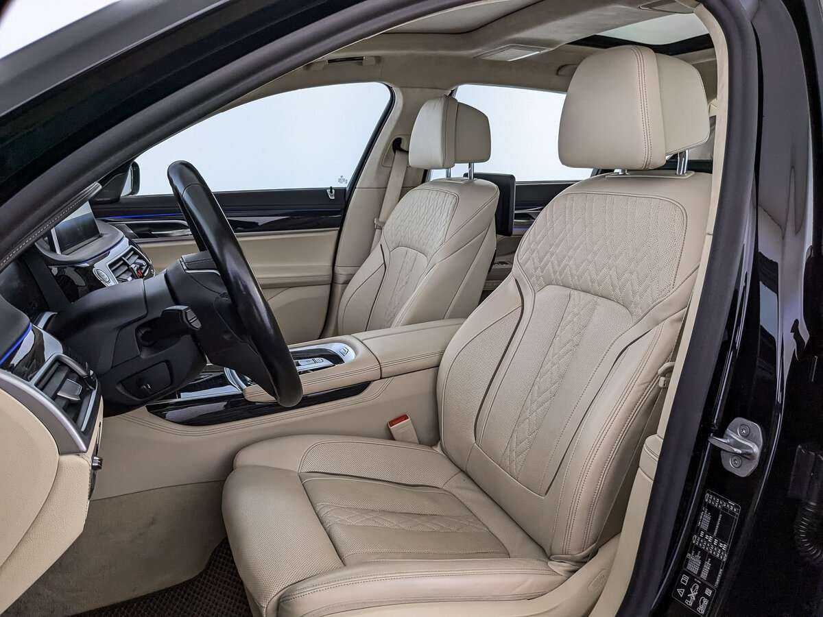 BMW 7 серии 2021 года с пробегом. Фото: #13