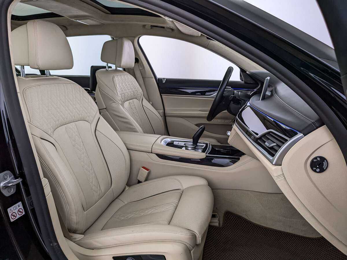 BMW 7 серии 2021 года с пробегом. Фото: #16