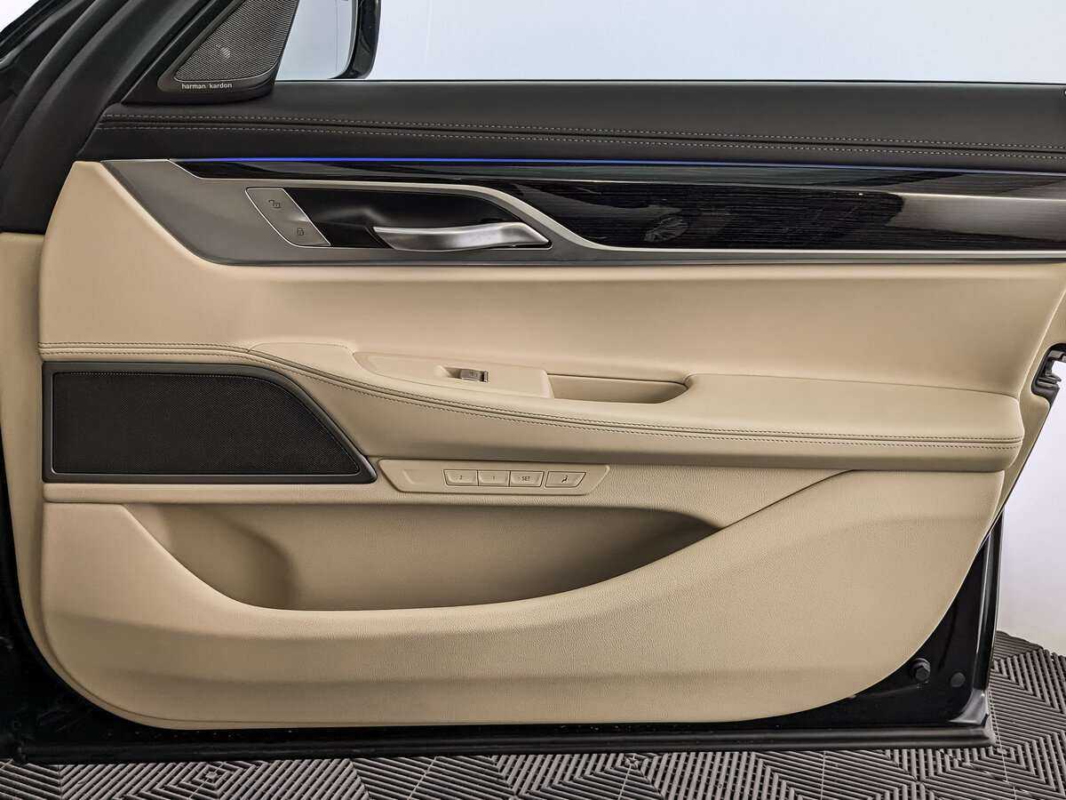 BMW 7 серии 2021 года с пробегом. Фото: #17