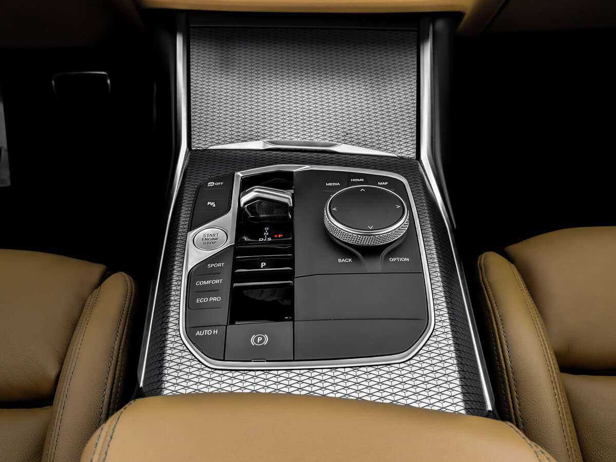 BMW 3 серии 2022 года с пробегом. Фото: #24