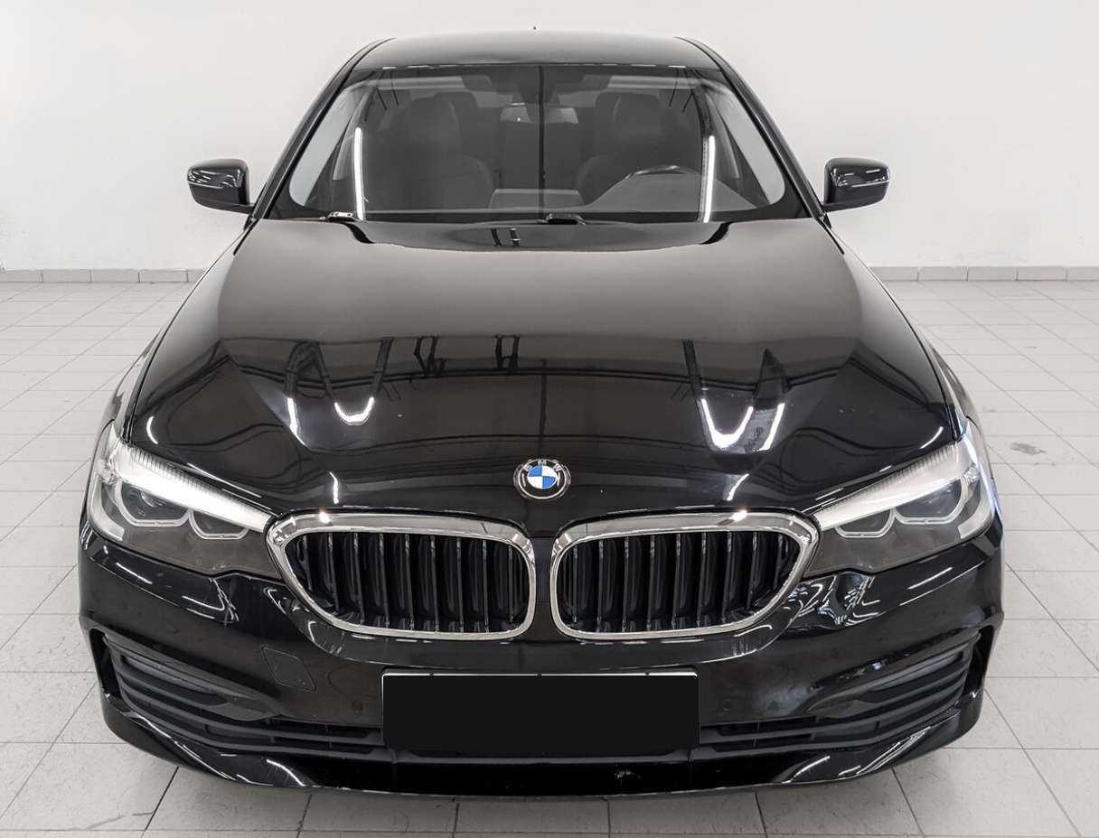 BMW 5 серии 2019 года с пробегом. Фото: #1